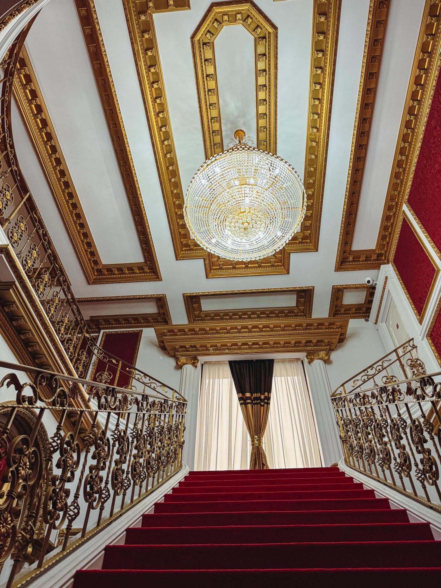 Hotel President Luxury Ploieşti Esterno foto