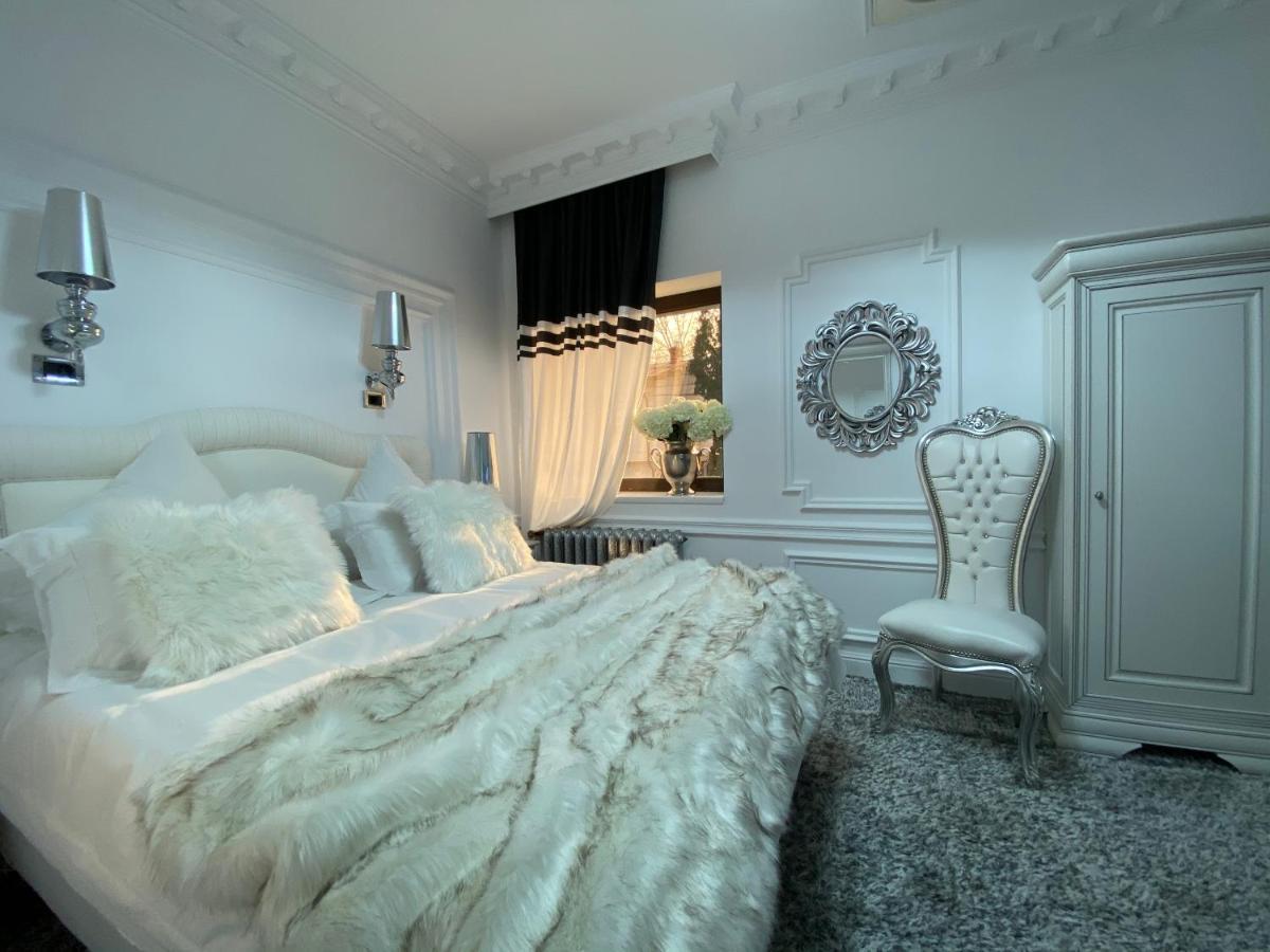 Hotel President Luxury Ploieşti Esterno foto